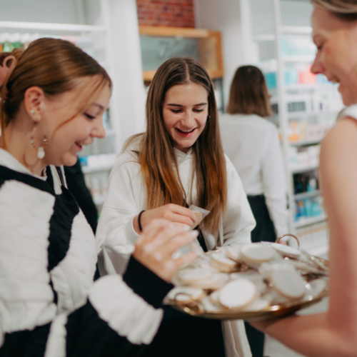 Douglas zet logo koeken in voor een onvergetelijke winkelopening