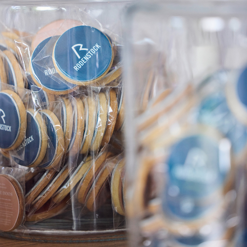 Waarom Rodenstock Benelux koos voor een koekje met een logo