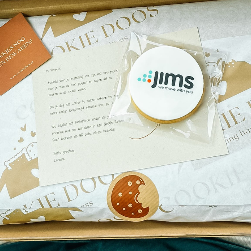 Hoe JIMS Fitness leden verraste met een logo koek